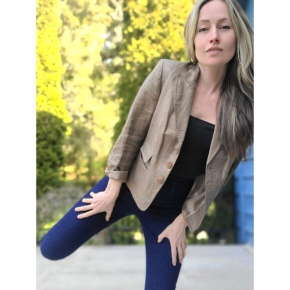 The Amanda Antique Gold Linen 3 Pocket Blazer by SCAPA Originals - Picture 4 of 16